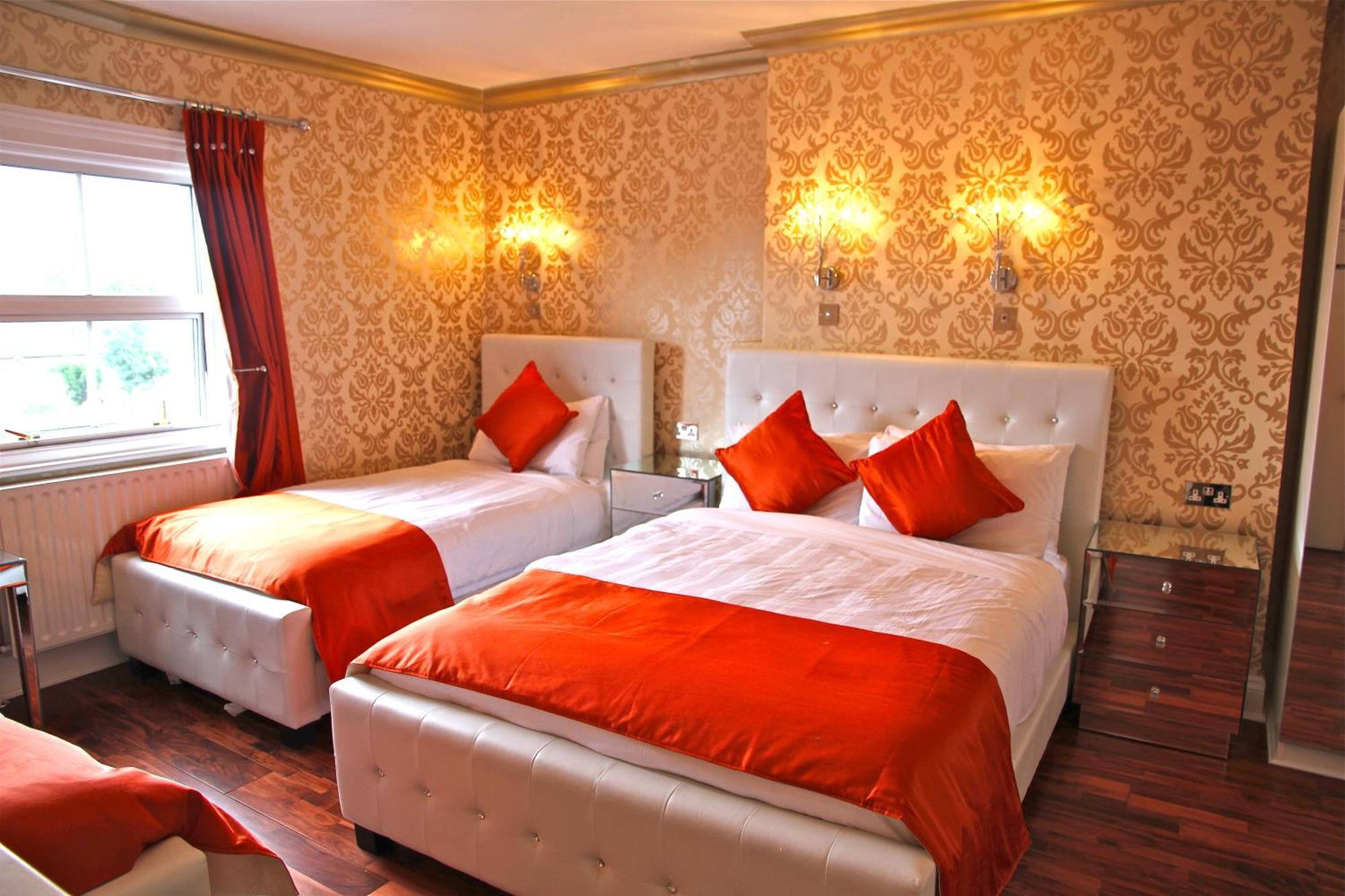 Crompton Guest House Хаунслоу Экстерьер фото