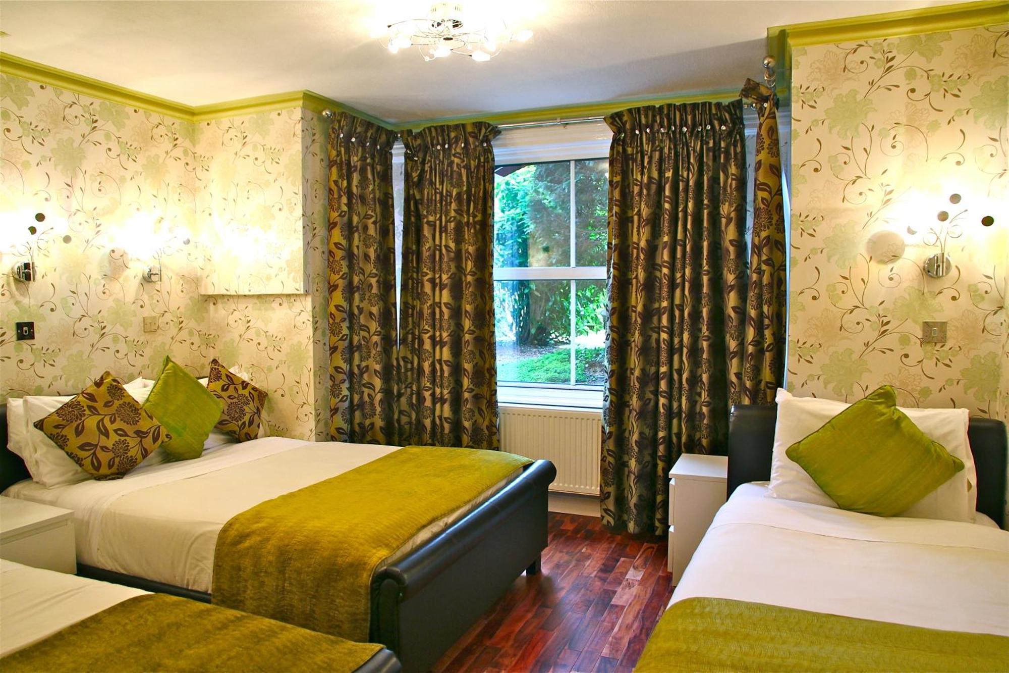 Crompton Guest House Хаунслоу Экстерьер фото