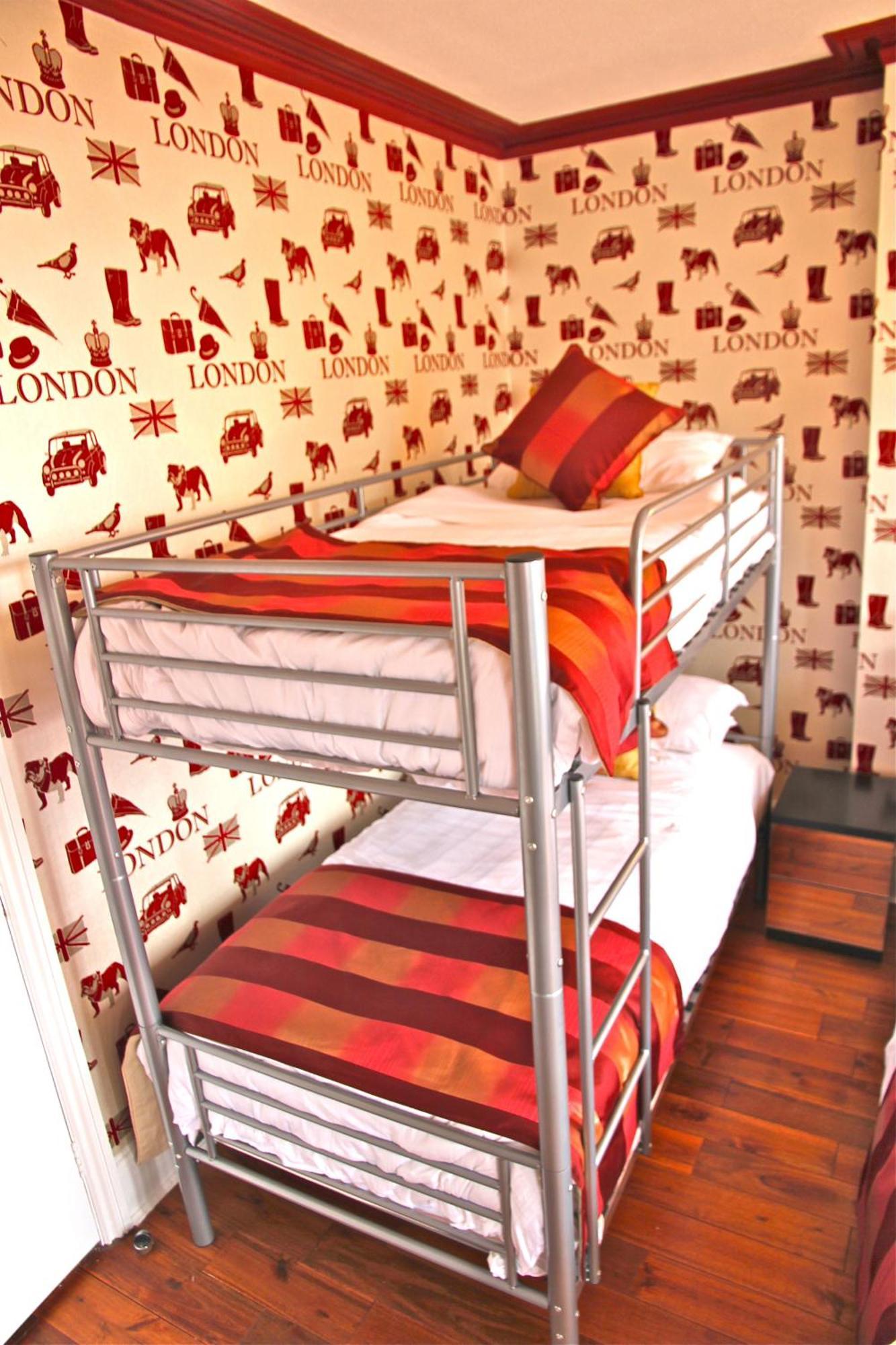 Crompton Guest House Хаунслоу Экстерьер фото