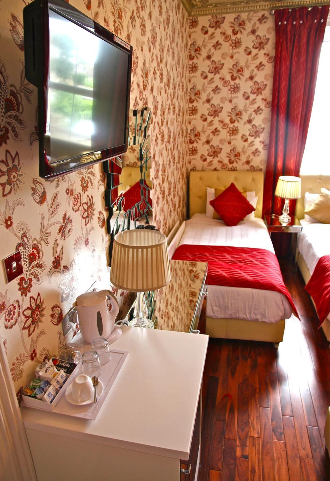 Crompton Guest House Хаунслоу Экстерьер фото