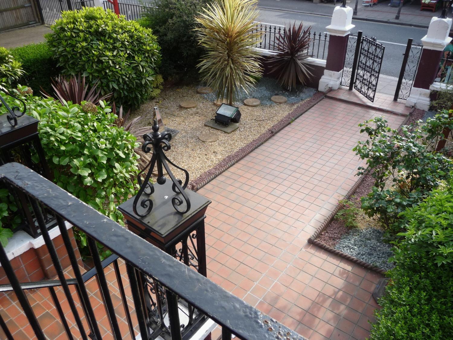 Crompton Guest House Хаунслоу Экстерьер фото