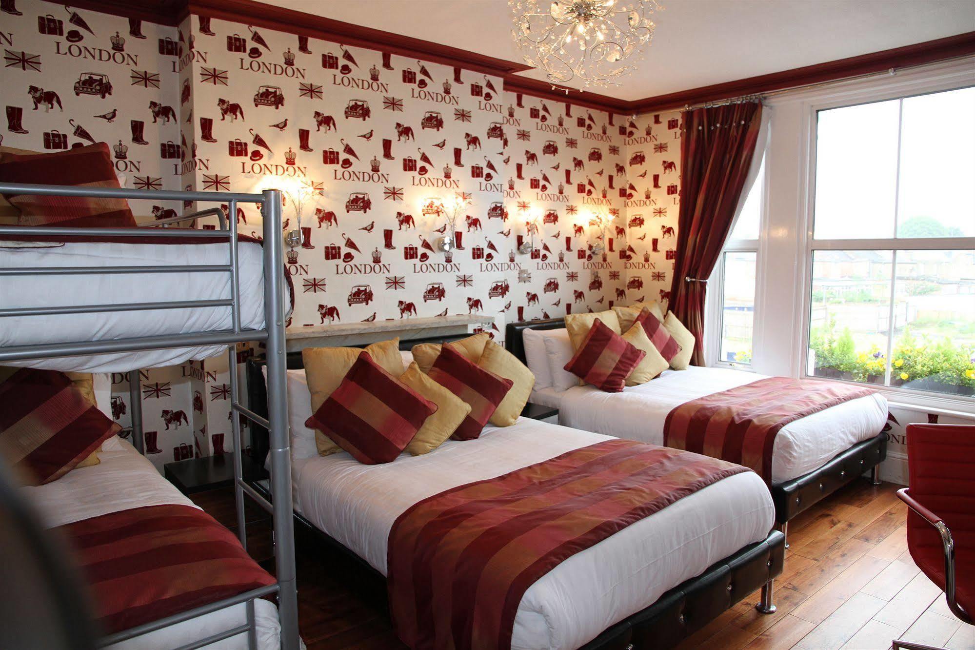 Crompton Guest House Хаунслоу Экстерьер фото