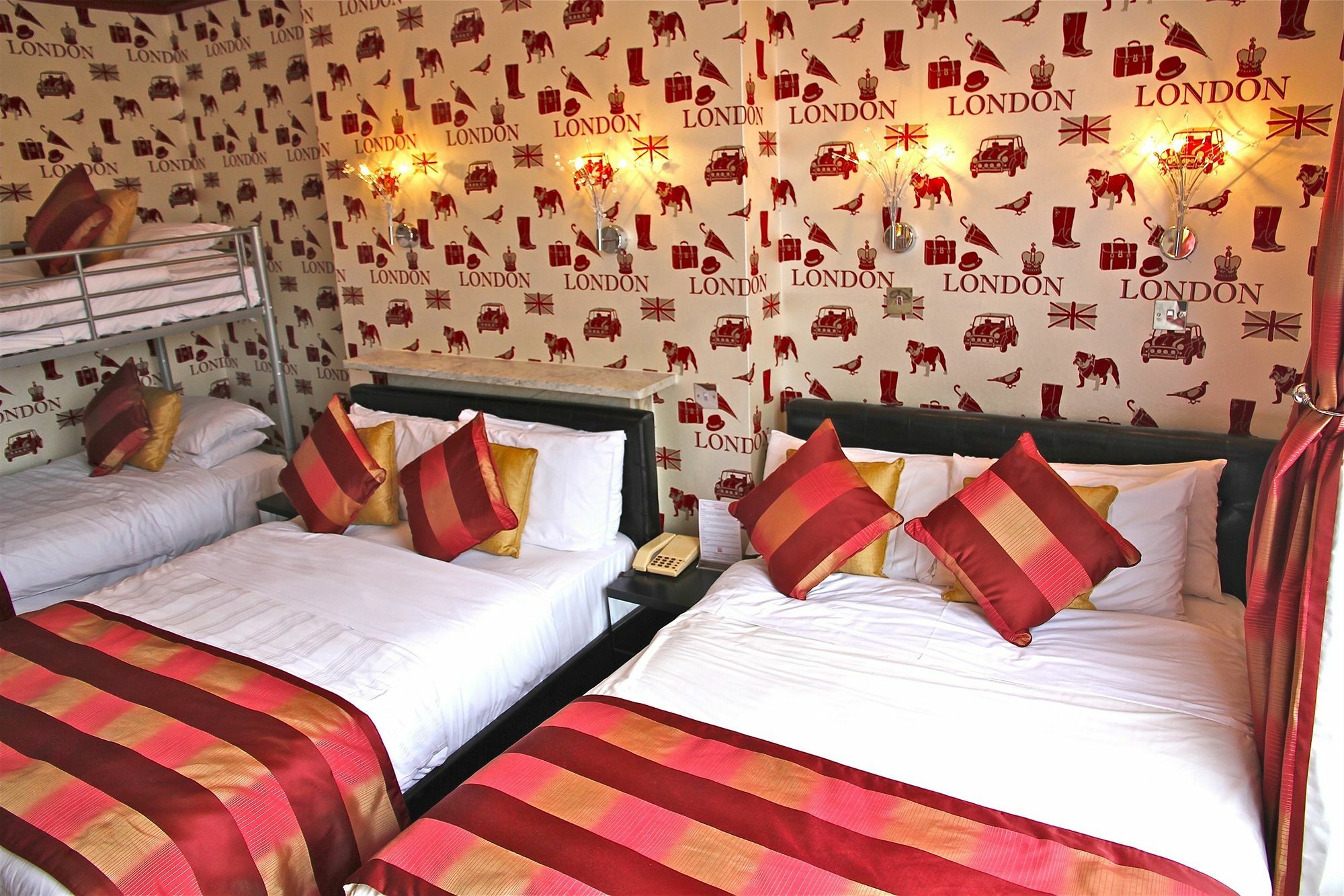 Crompton Guest House Хаунслоу Экстерьер фото
